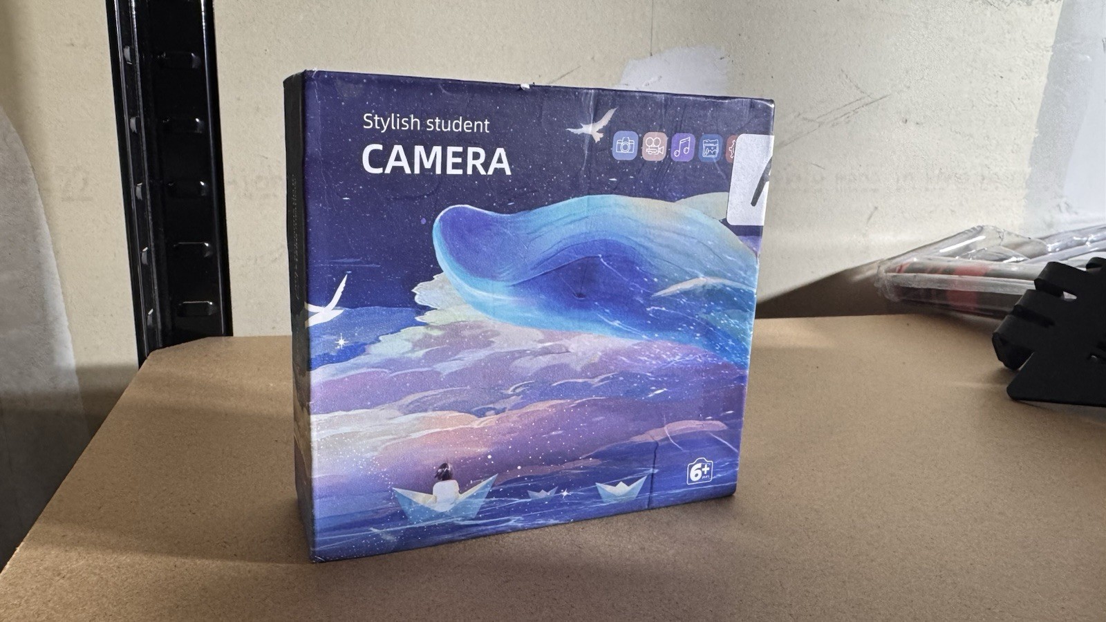 Stylish student CAMERA Coretu)