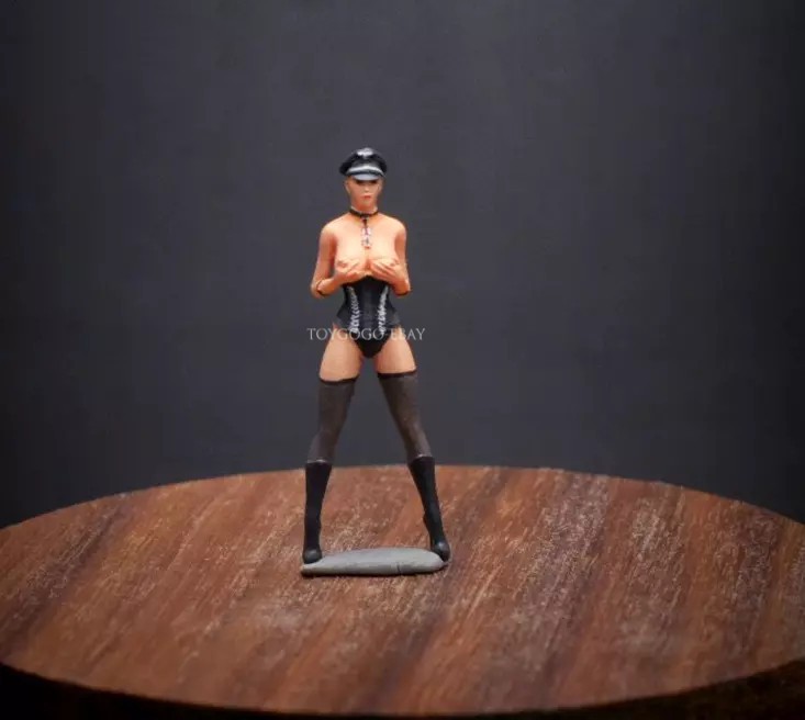 1/43  1/64  figure sexy girl Black Tights  fit 1:64 street car stand