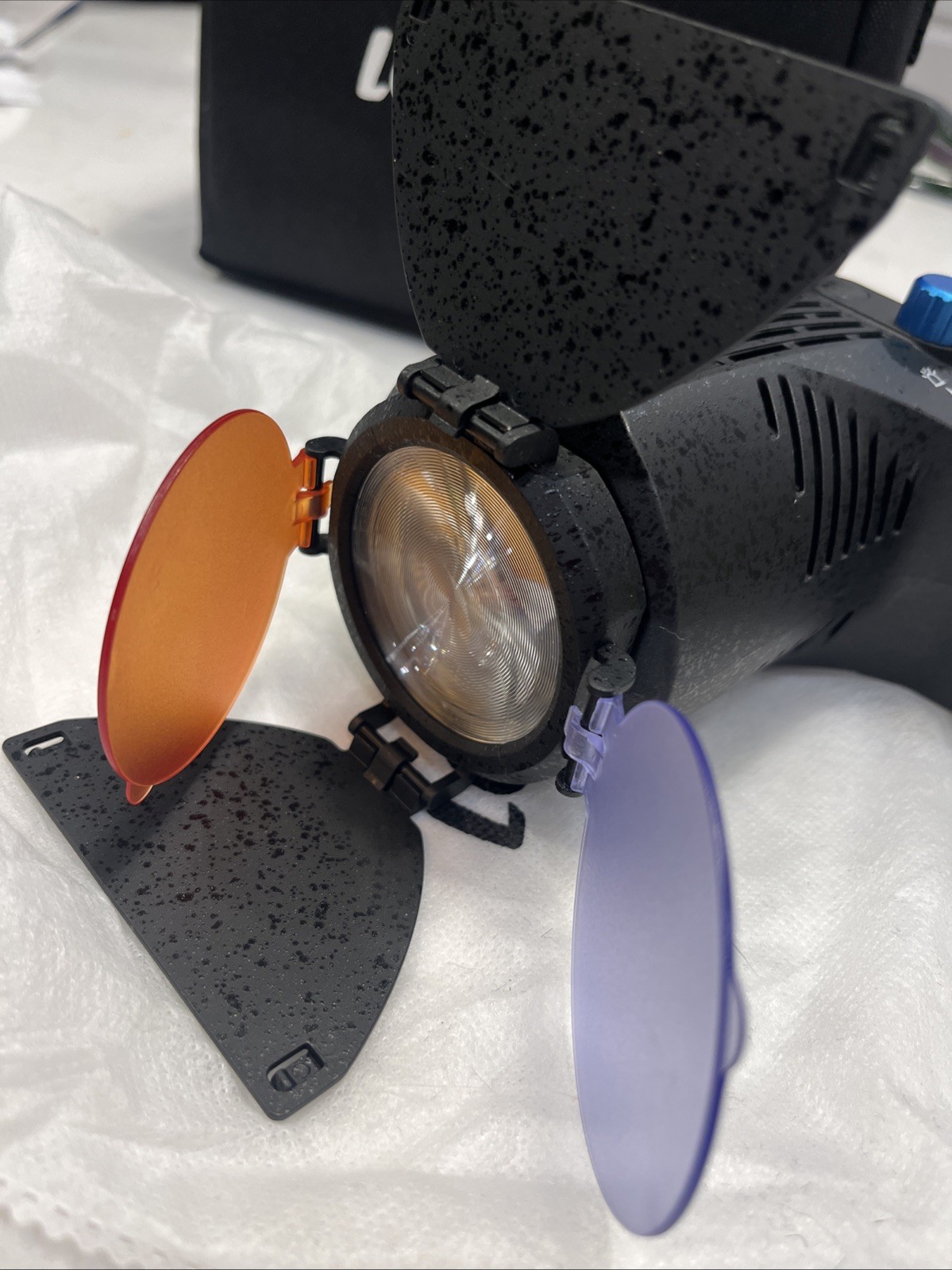 Ledgo LED Fresnel Light on Camera LG-24F Light