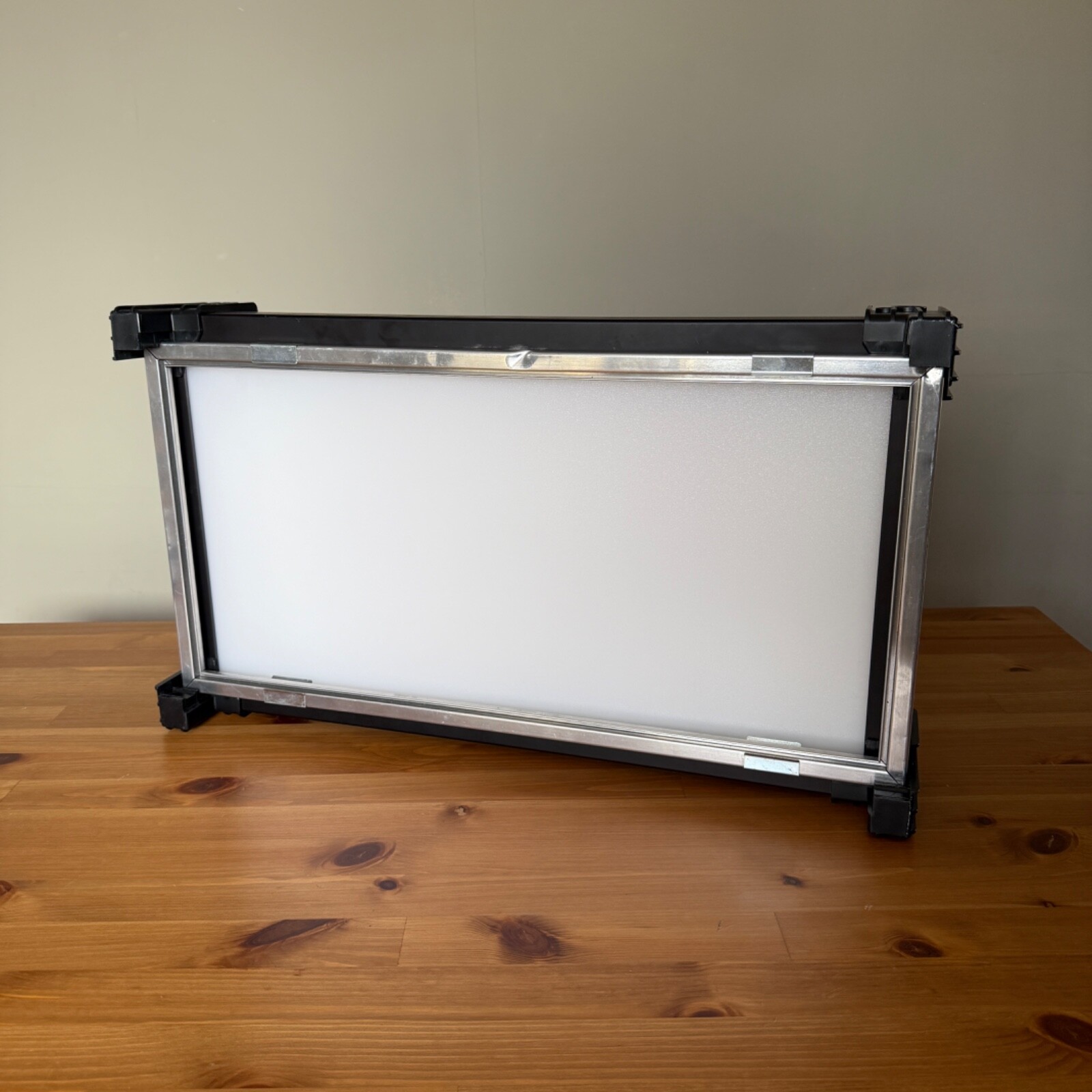 Kino Flo Celeb 201 LED Fixture with Hard Case