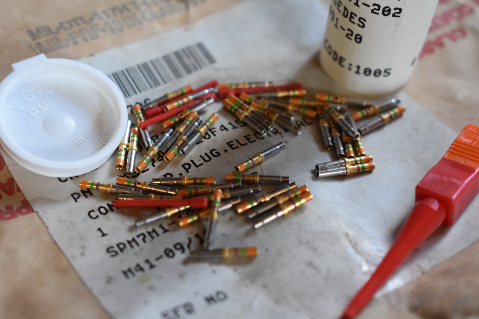 Amphenol Aerospace MS27484T20F41S Connector