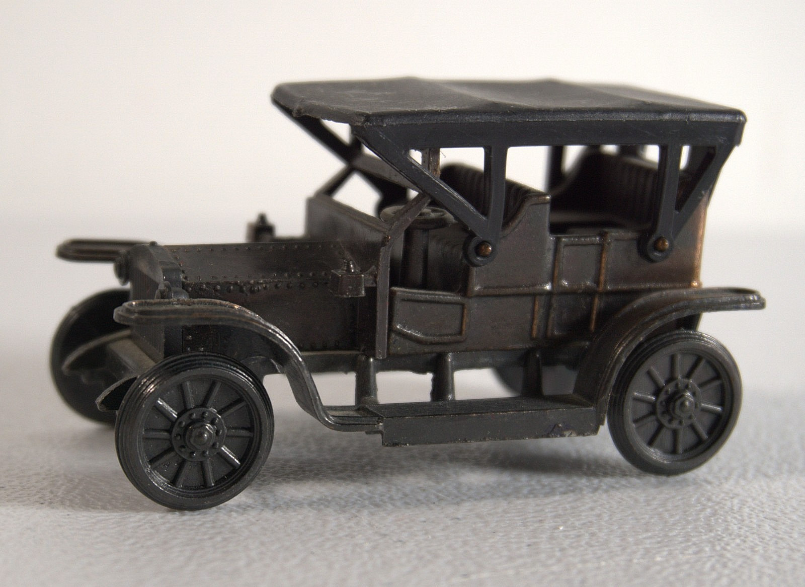 Vintage Pencil Sharpener Diecast Metal Rolls-Royce Miniature Moving Wheels (FA)