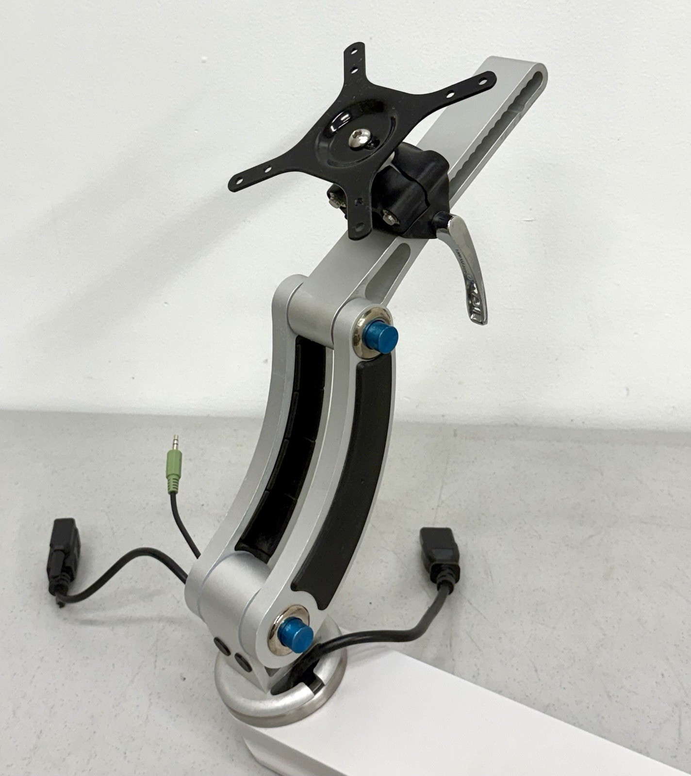 ICW Elite 5220 Double-Arm Wall Mount For LCD Displays