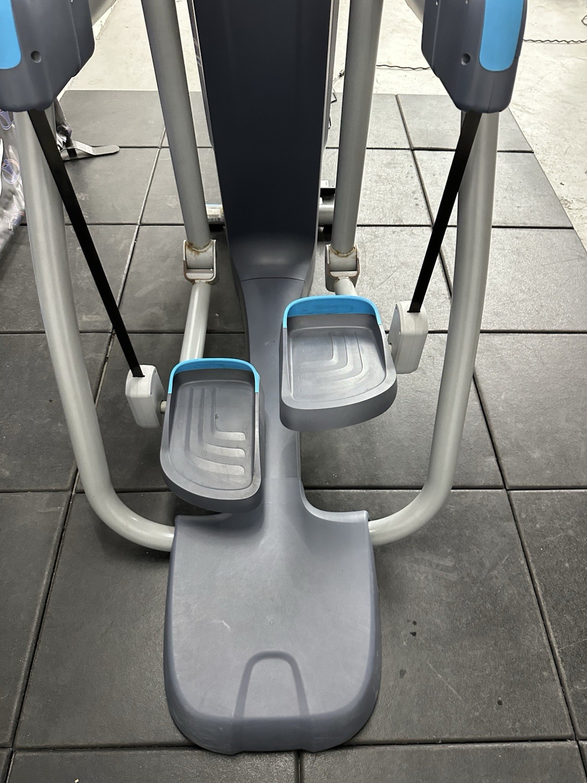 Precor AMT 885 Open Stride Elliptical P82 Console