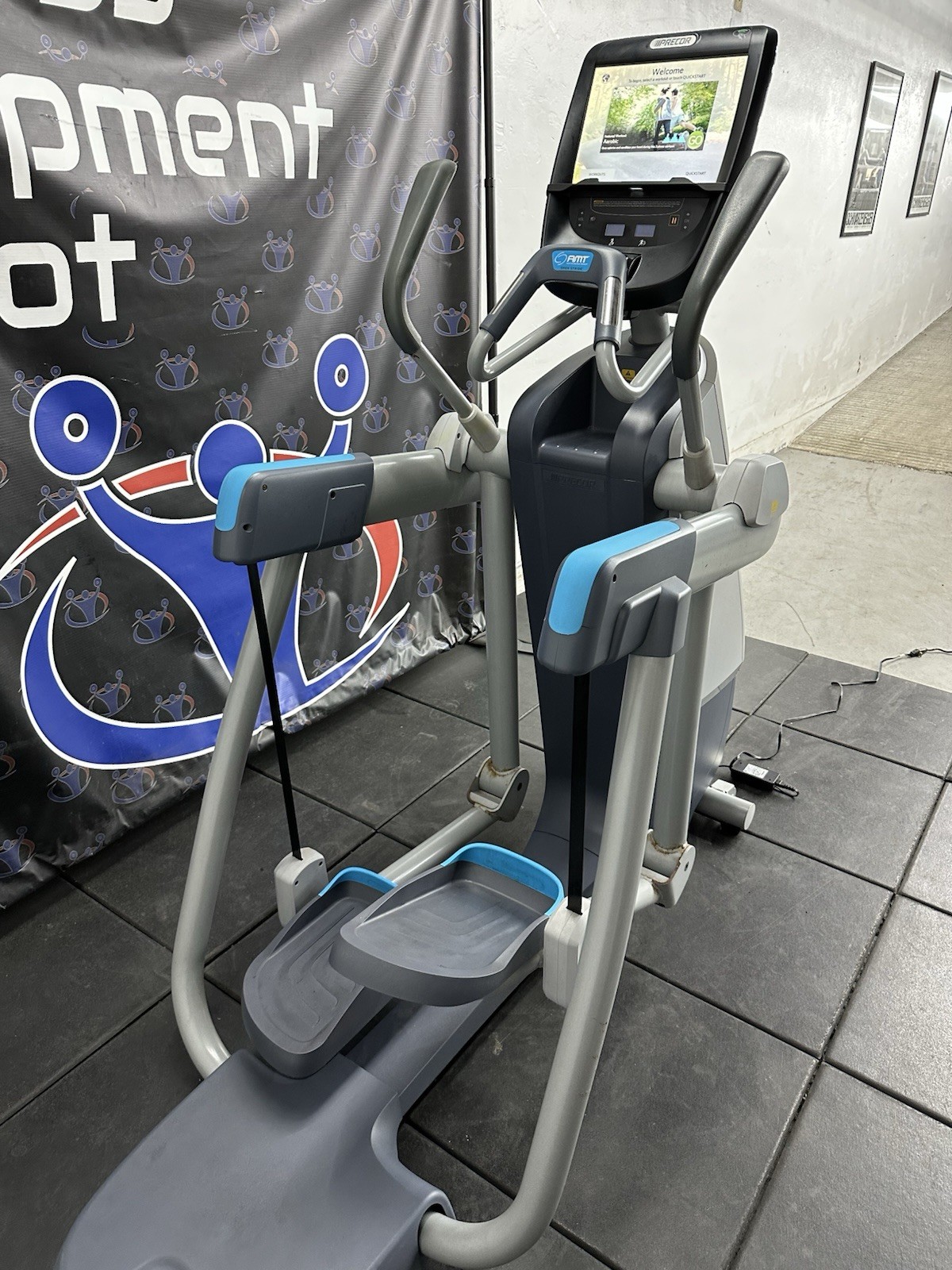 Precor AMT 885 Open Stride Elliptical P82 Console