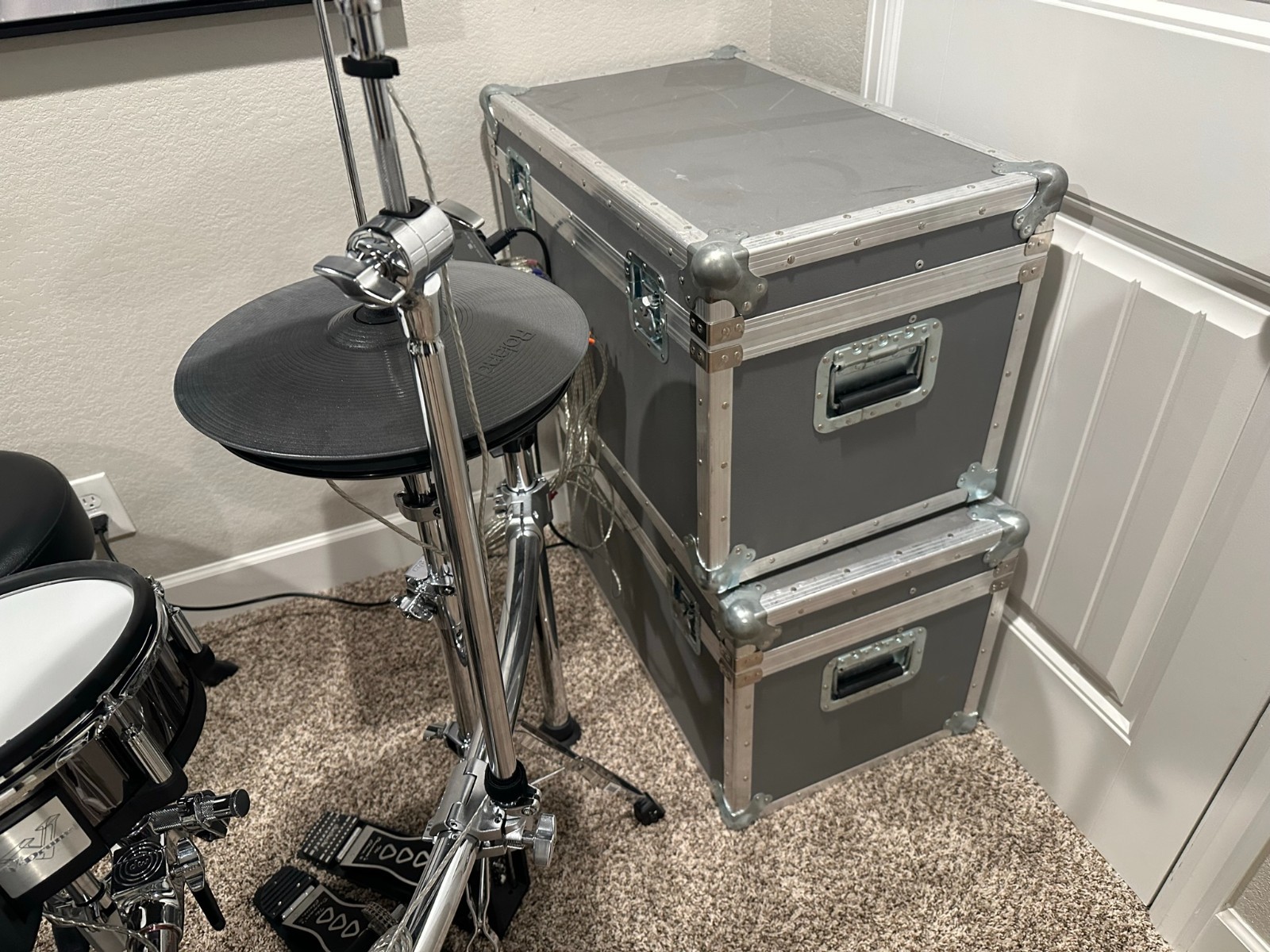 *** HUGE ROLAND TD 30 KV DRUM SET + ROAD CASES