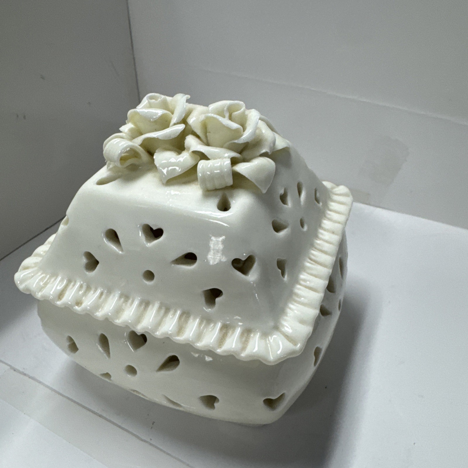 Potpourri Ceramic Cut Trinket box