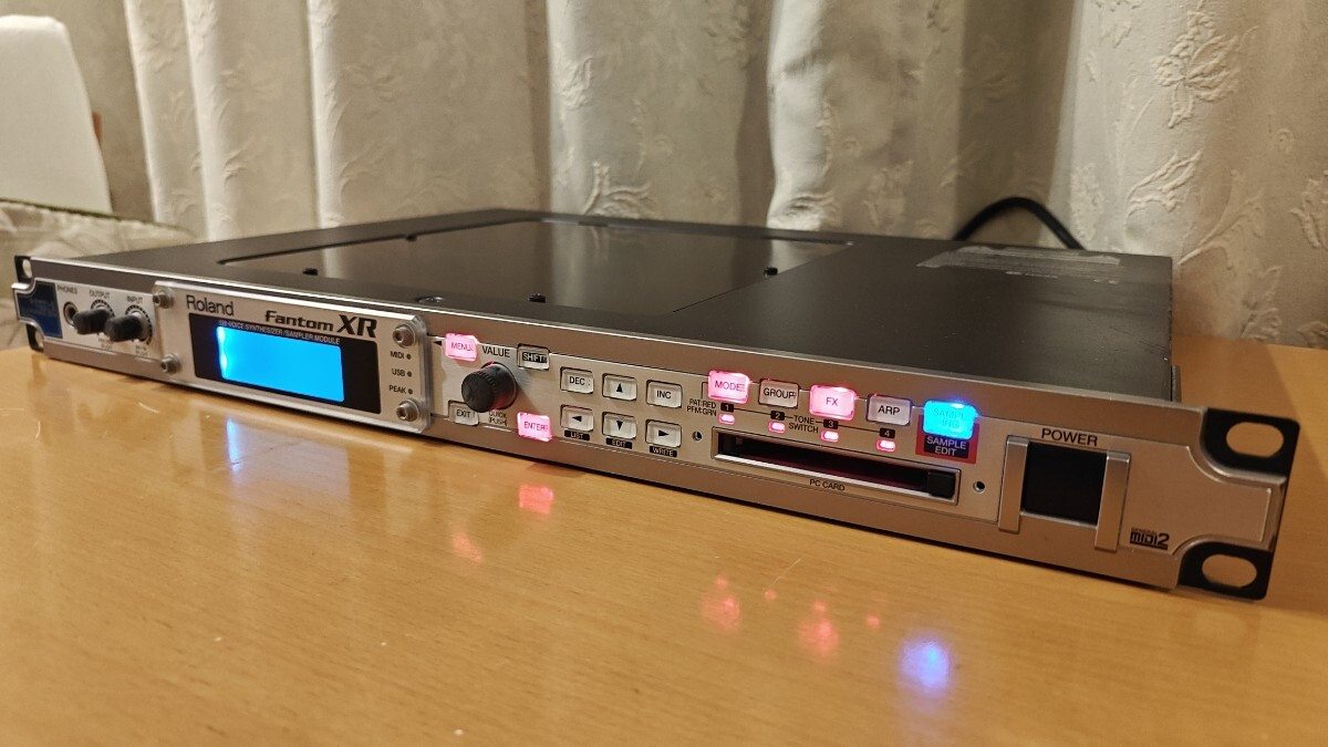 ROLAND FANTOM-XR Synth Sampler Rack Sound Module 128-Voice  Used