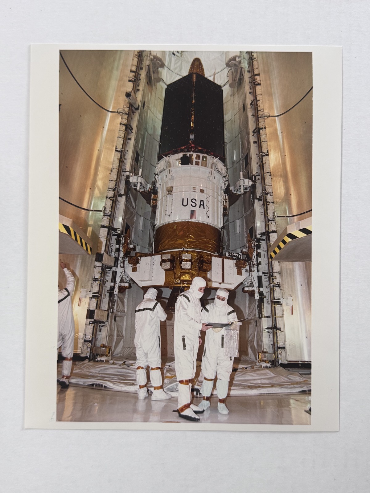 NASA STS-54 TDRS-F Payload Bay Closeout at Pad 39B Press Photo B