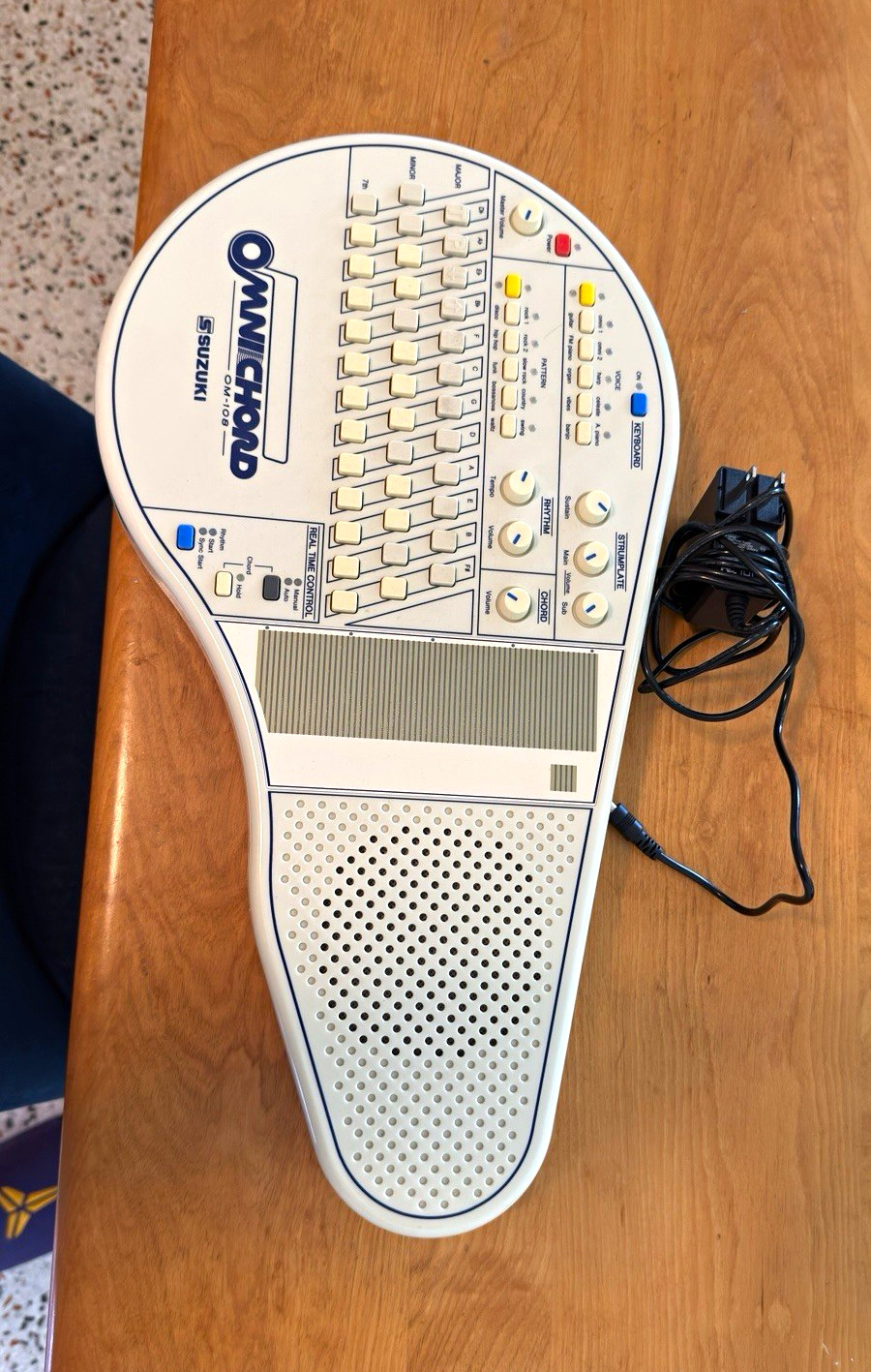 Suzuki Omnichord OM-108 Electronic Synthesizer w/ Original Power Adapter – Excel