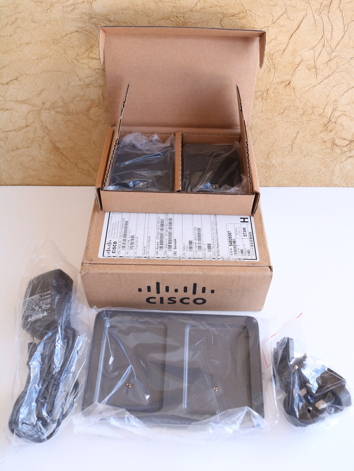 Cisco CP-8831-MIC-WRLS Wireless Microphone Kit and Charging Station NEW