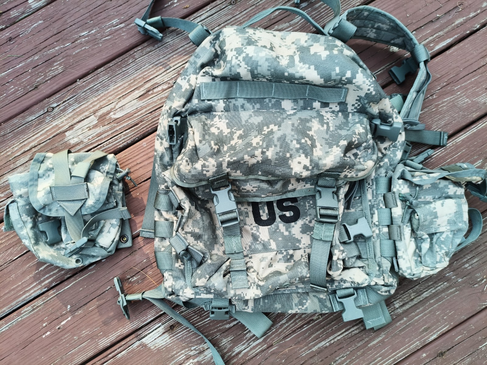 Army Assault Pack UCP Molle II Excellent Condition + 2 Canteen Pouches