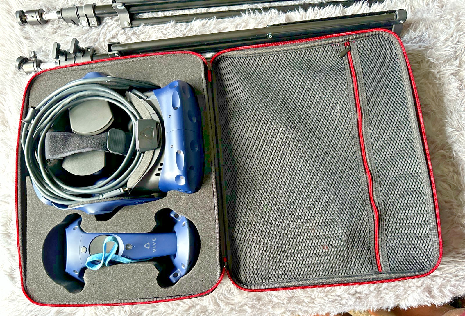 HTC VIVE Pro Headset VR Full Set Complete System Virtual Reality Kit with Pouch