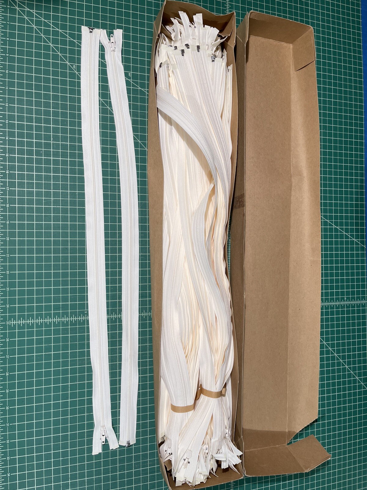 Qty 100 YKK 26" Coil #3 7/16 Open ended color 841 White CFOL-456 DA Zippers