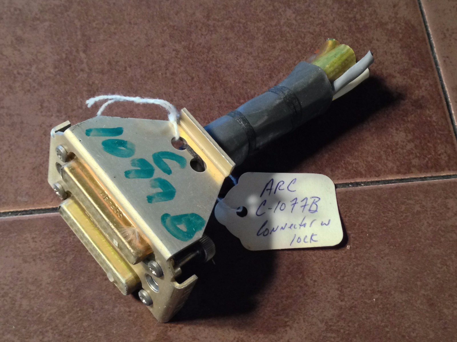 Cessna ARC C-1077B,  RTA-1077B DME Connector with locks