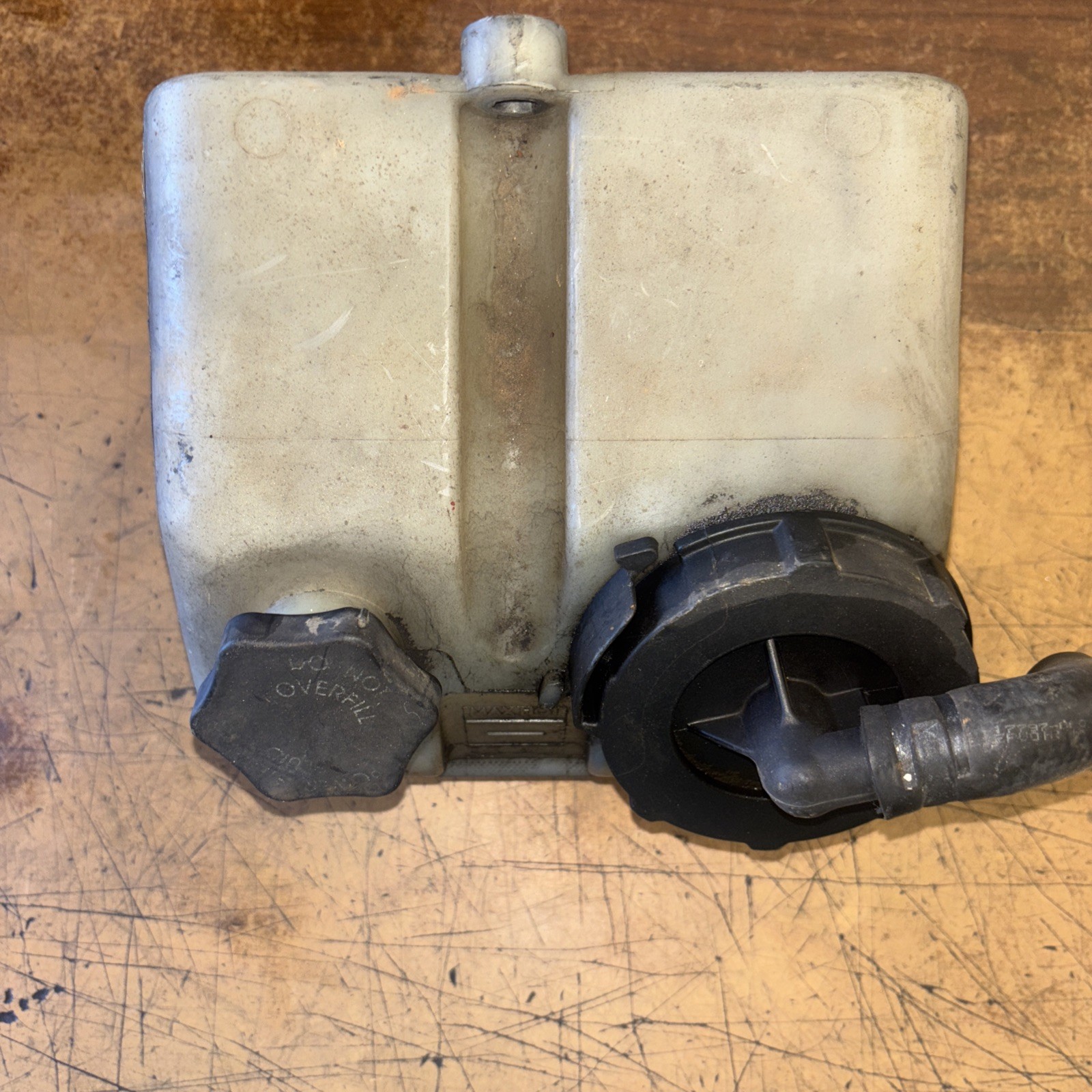 A14-14796-003 FREIGHTLINER CASCADIA 125 POWER STEERING RESERVOIR 3856018￼
