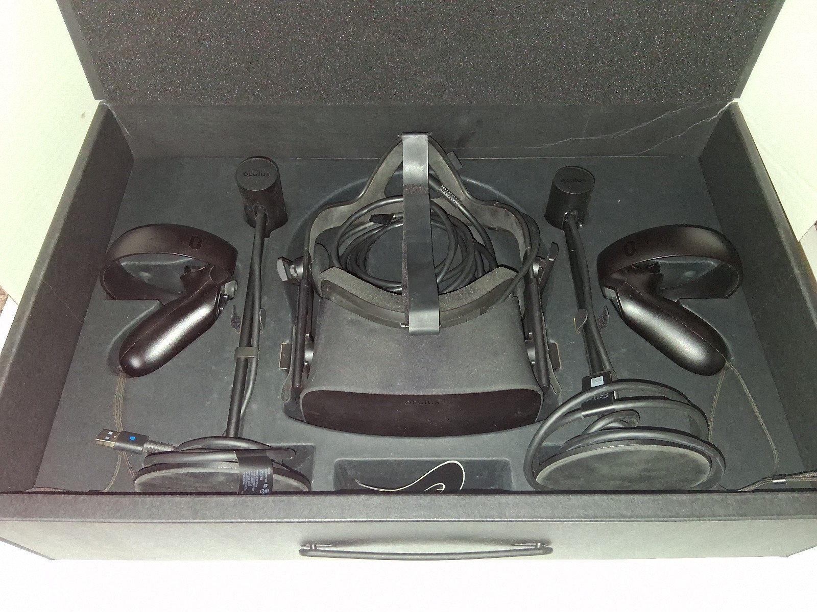 Oculus Rift CV1 VR Headset Kit w/ Touch Controllers Sensors In Box
