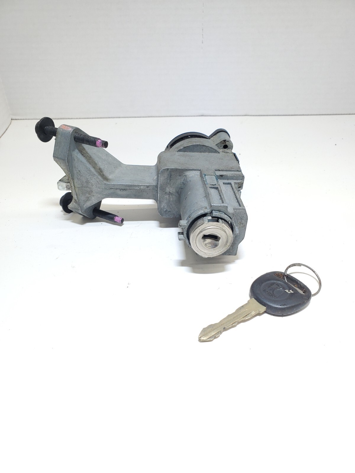 2002-2007 SATURN VUE IGNITION LOCK CYLINDER SWITCH ASSEMBLY WITH KEY ILA120