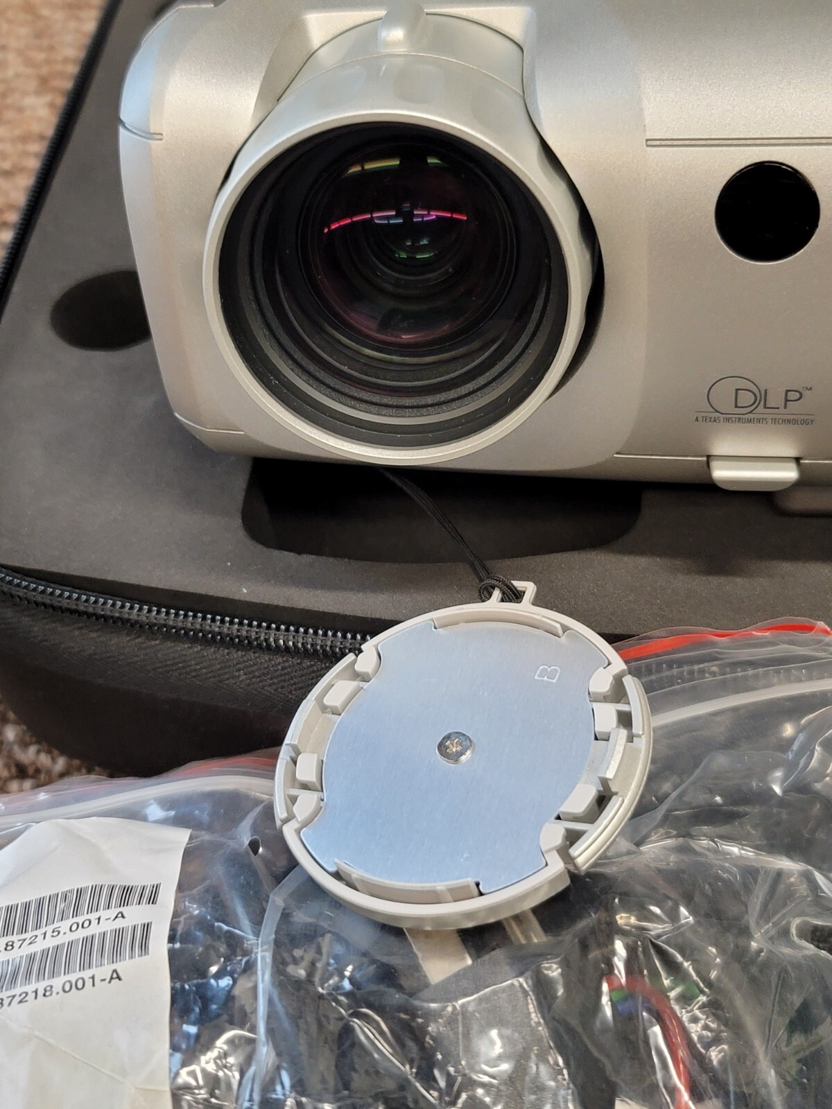 Dell 3300MP DLP Projector Portable Desktop Conference Presentation Remote Laser