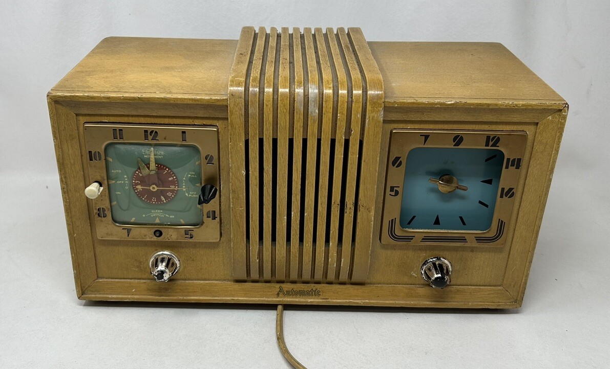 Automatic Radio Mfg. Co. CL-164B AM Tube Clock Radio Vintage - Turquoise MCM