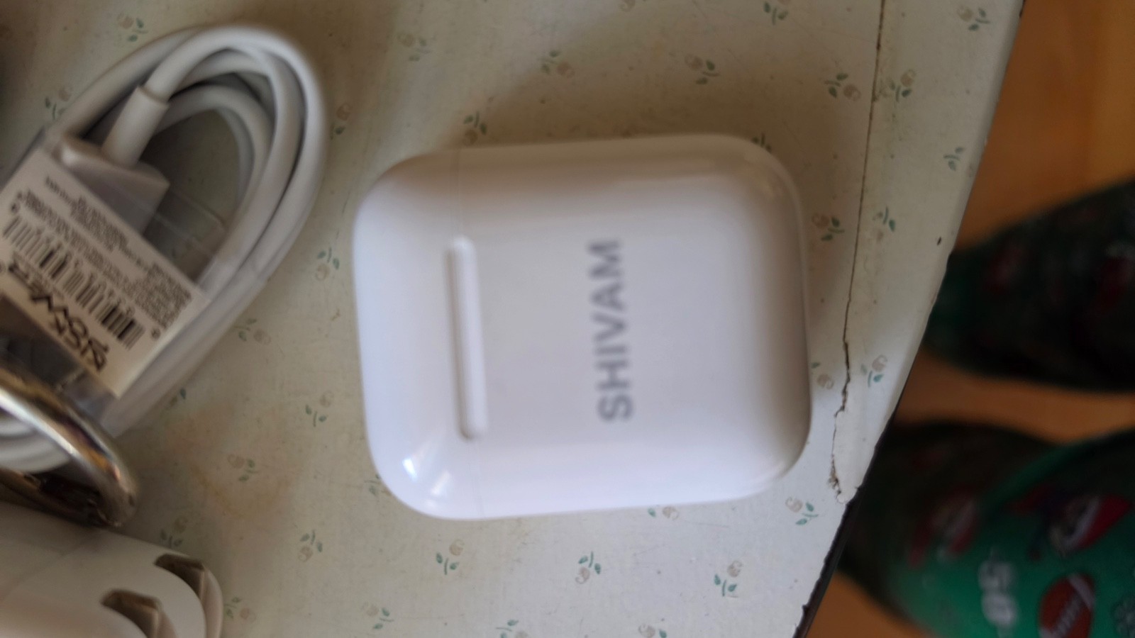 Real Apple AirPods 1st Generation In-Ear Headsets with Charging Case with charge