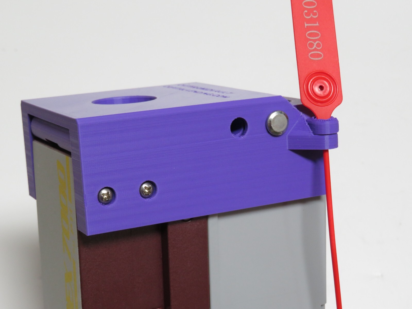 Validator vault for bill box of Pyramid bill acceptor