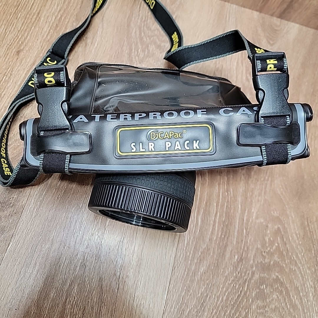DICAPAC WP-S10 Floating Waterproof DSLR Camera Case Underwater