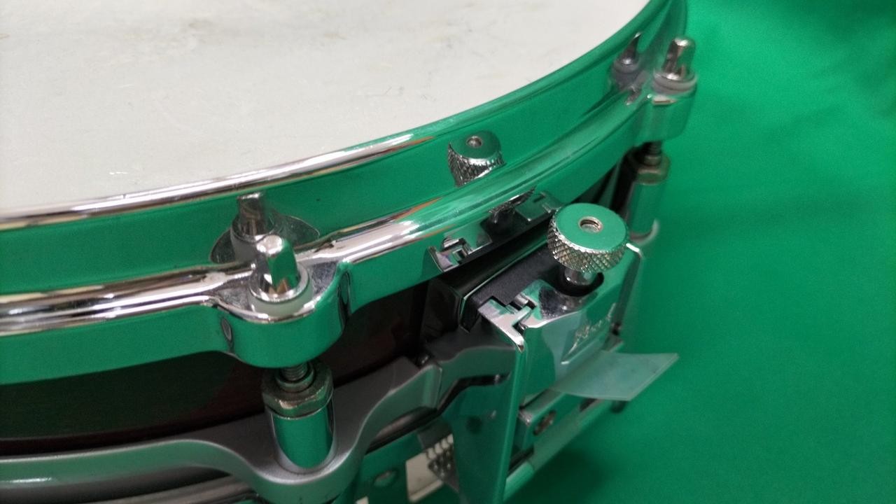 Pearl Maple Piccolo Snare Drum 14 x 3.5 Free Floating System Clean