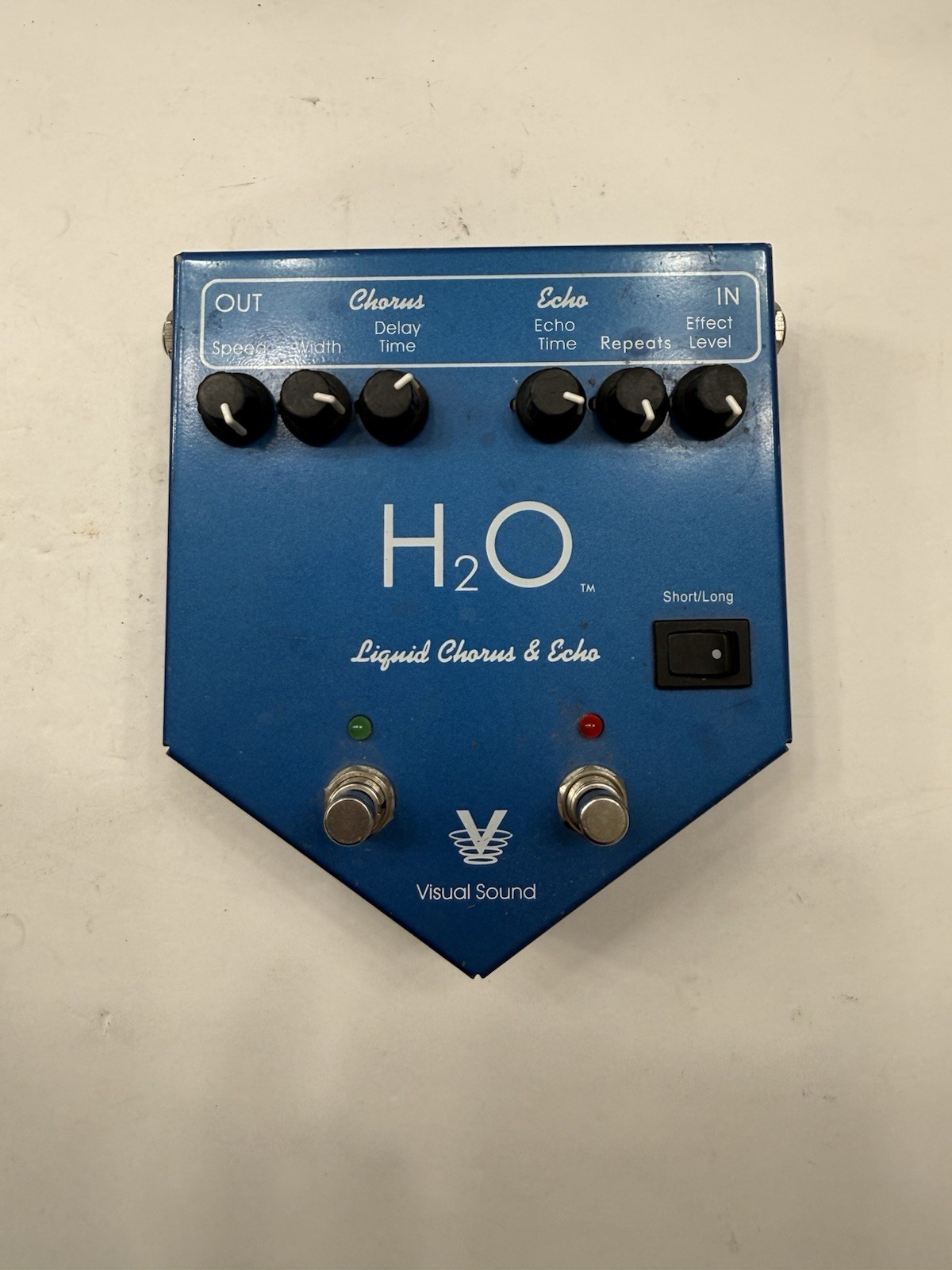 Visual Sound H2O V1 Liquid Chorus & Echo Delay Guitar Effect Pedal *READ*
