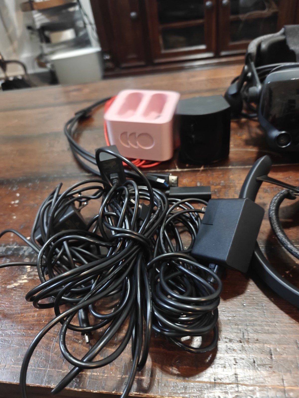 Valve Index VR Headset Full Kit w/ 2.0 Base Stations, Knuckles Controllers