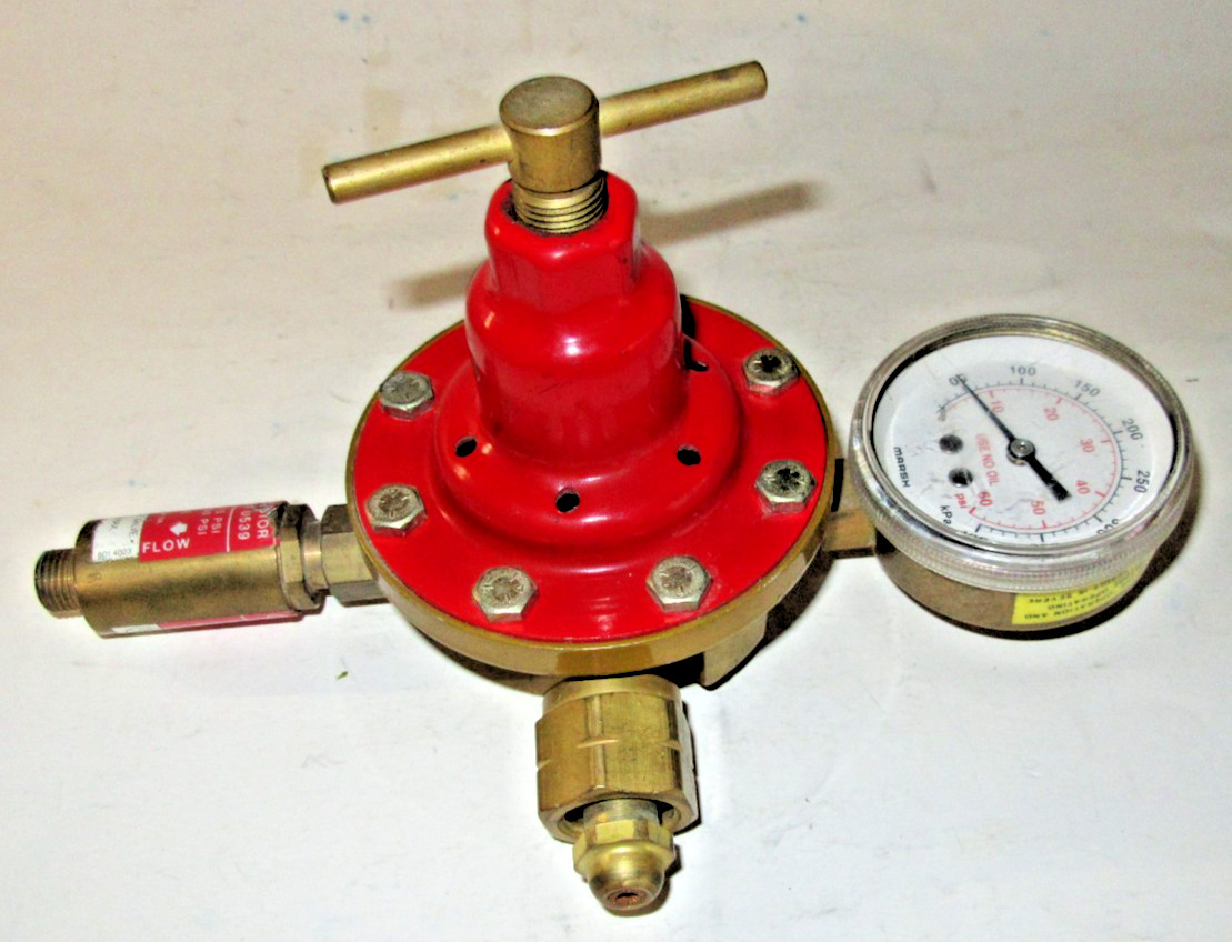 SMITH H1510A LP COMPRESSED GAS REGULATOR W/GAUGE & CONCOA FLASHBACK ARRESTOR