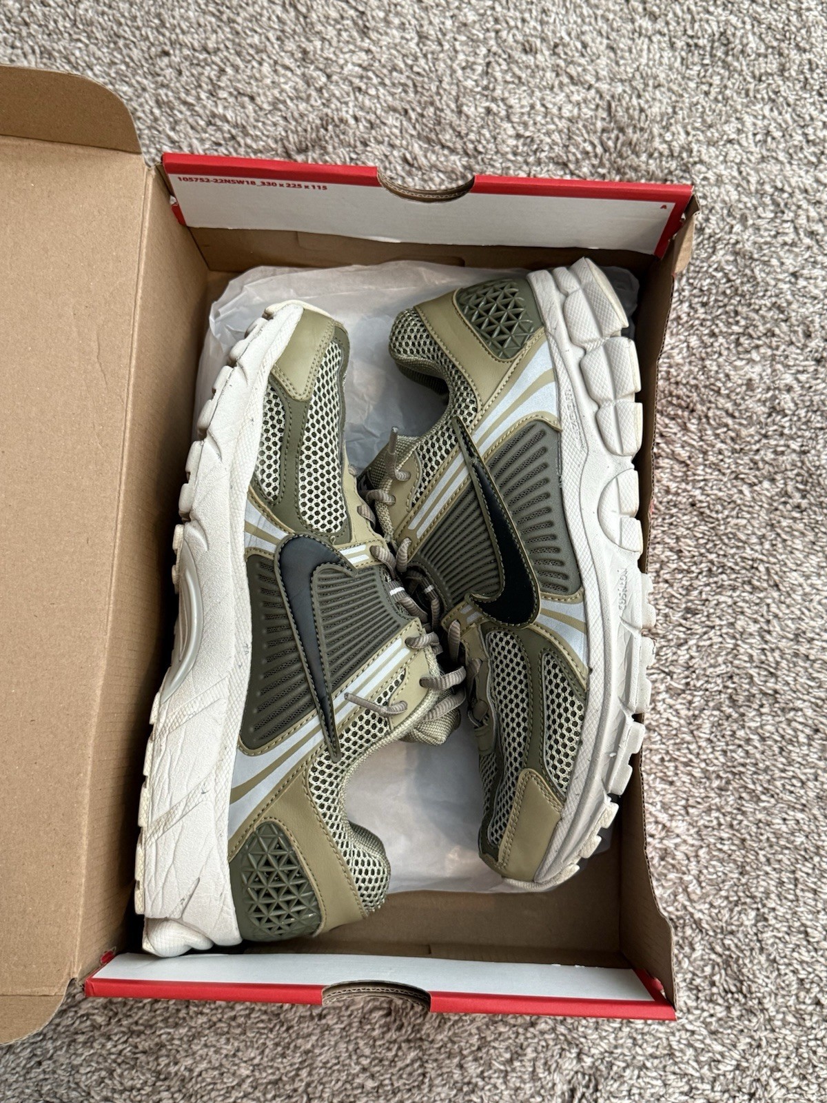 Nike Air Zoom Vomero 5 Neutral Olive Men's Size 9 / Women’s Size 10.5 FJ1915 200