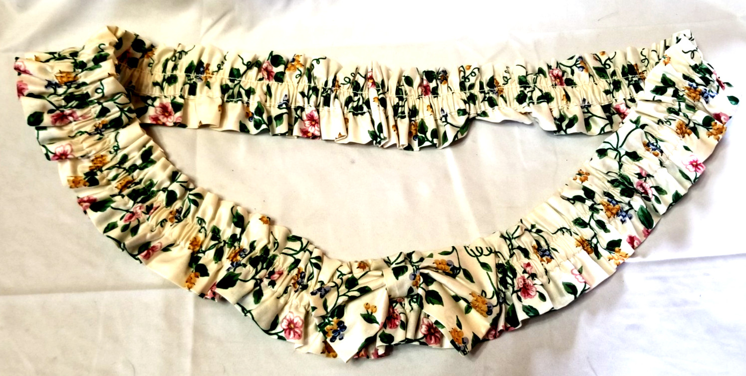 Longaberger - Medium Fabric Basket Garter in White Vine Pattern 48" w Bow VTG
