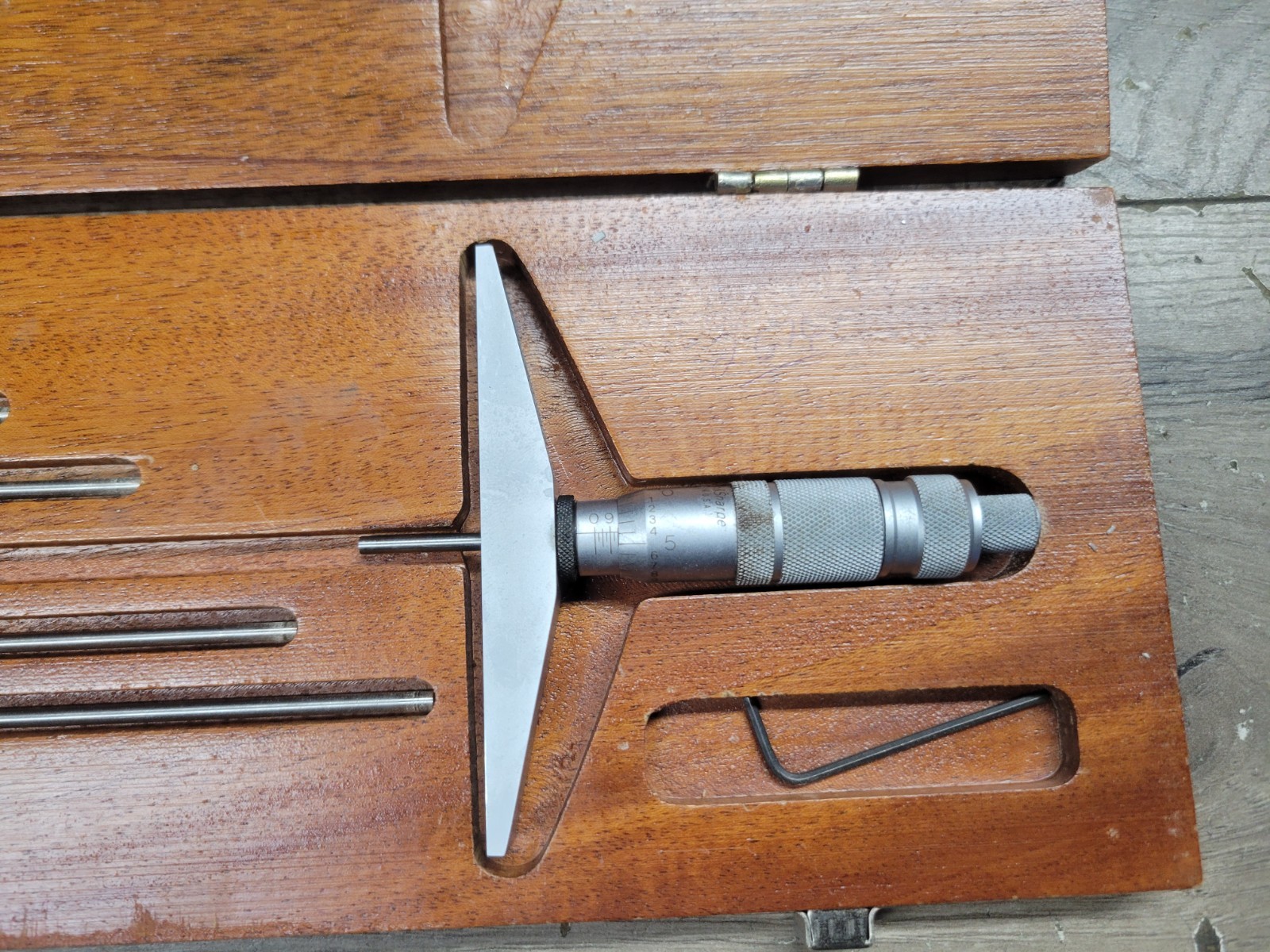 BROWN & SHARPE 0-6" DEPTH MICROMETER X .0001"