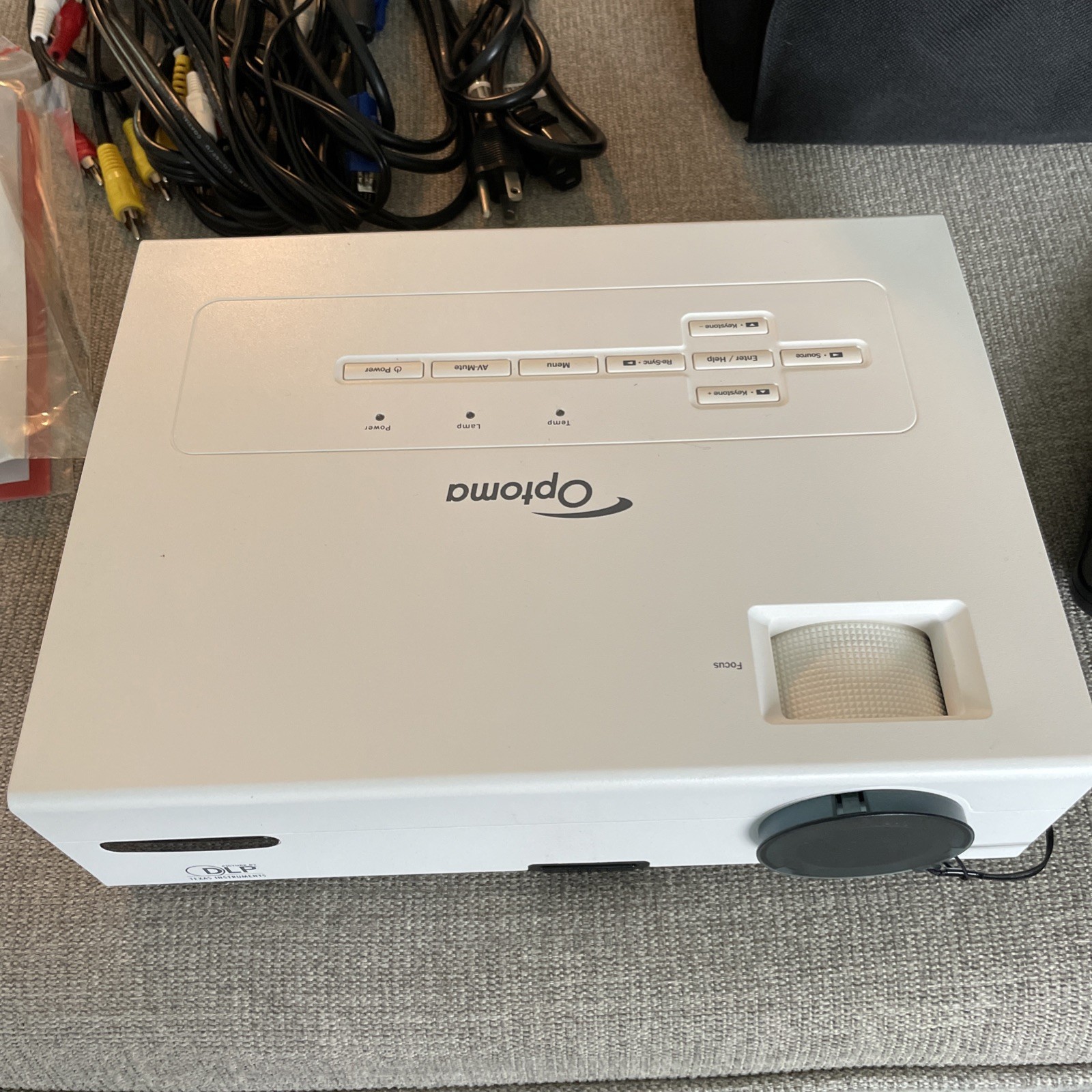 Projector Optima DLP Model DS317 Reso800x600 2600 Lumens with remote and bag