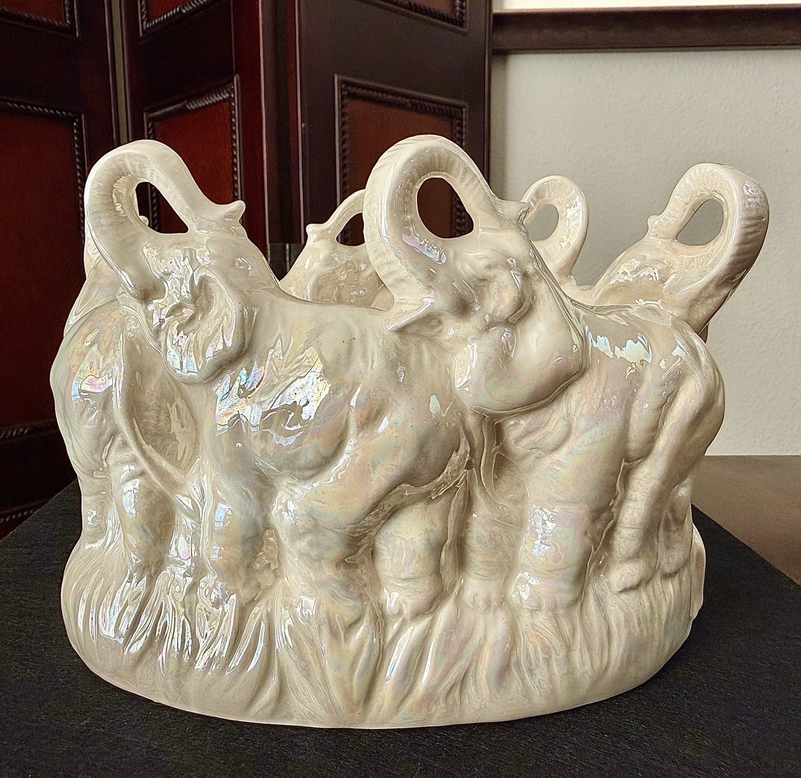 VINTAGE IRIDESCENT CERAMIC PLANTER / CANDLE HOLDER ELEPHANTS PARADING