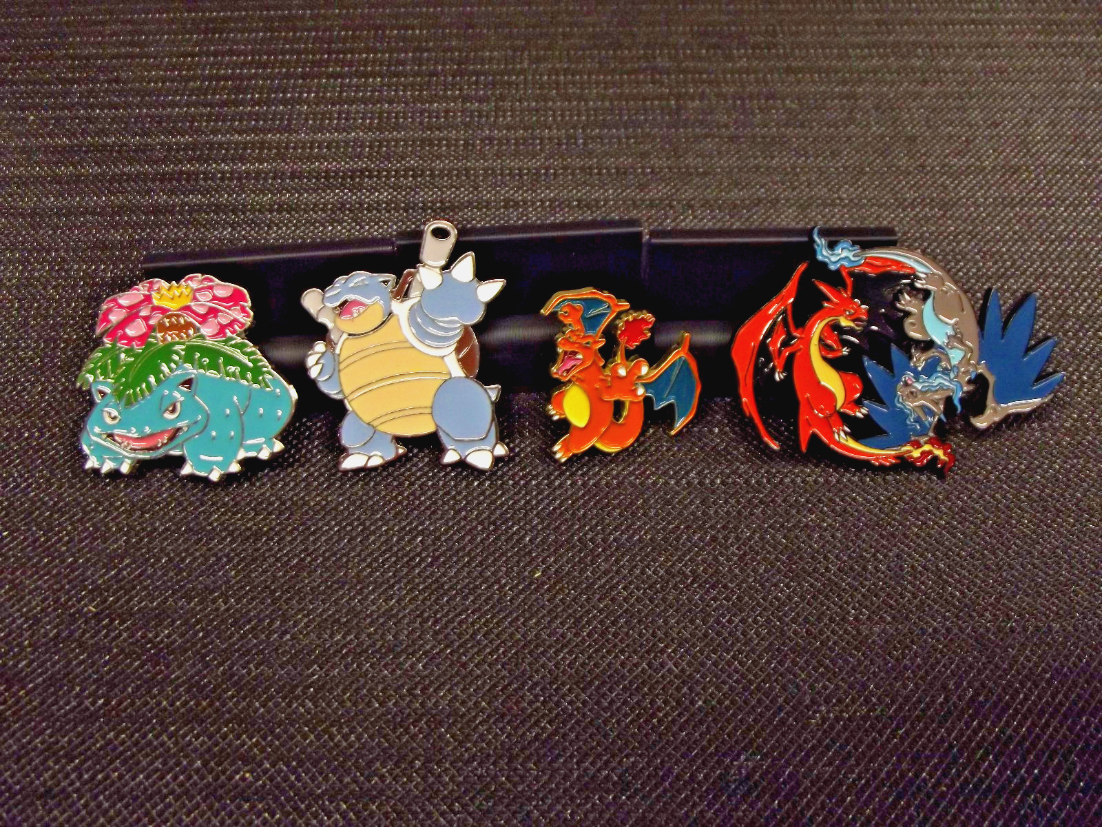 POKEMON Collectors PIN Brooch Charizard Blastoise Venusaur ALL METAL art badge