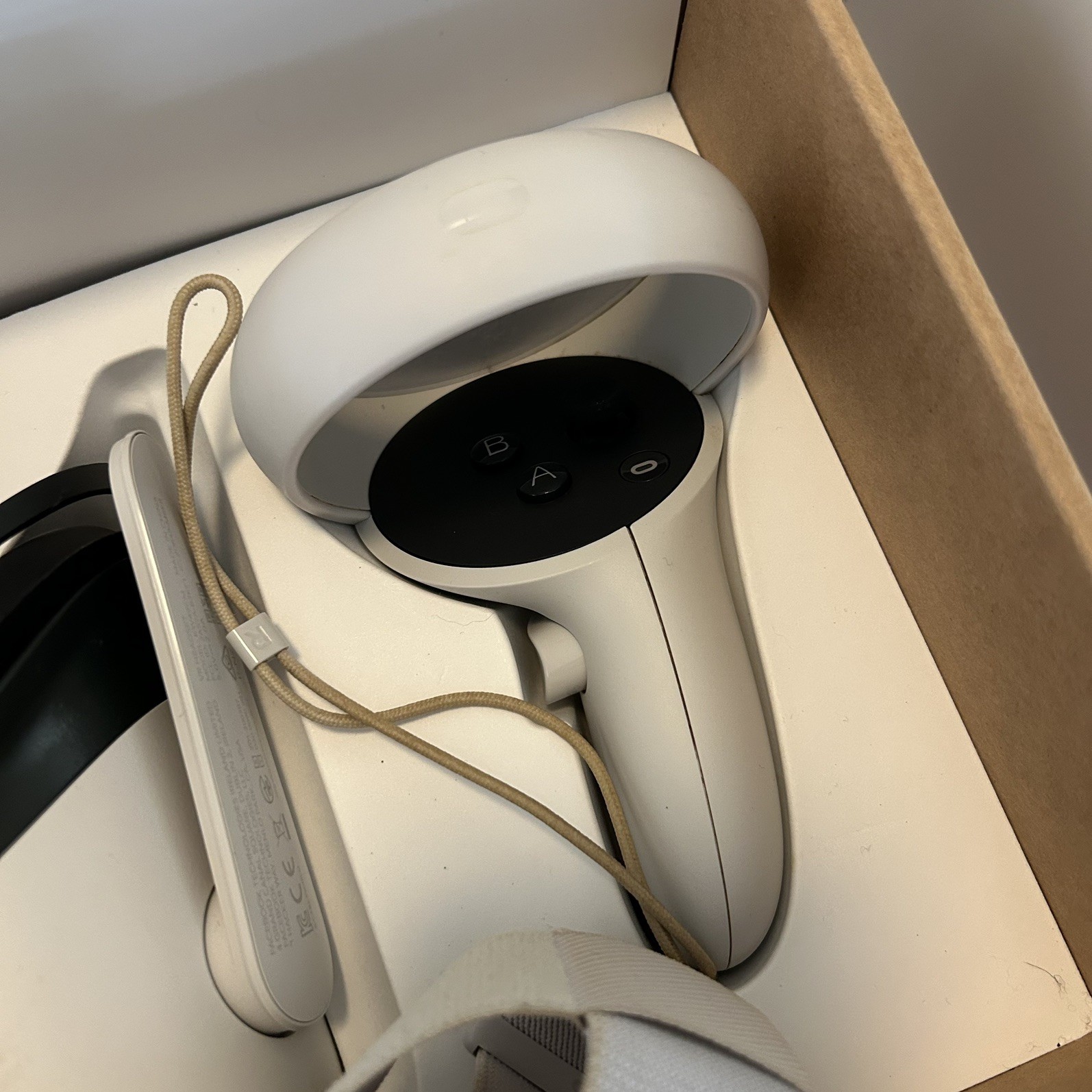 Oculus Quest2 VR Gaming Headset White 64GB w/ Elite Strap BUNDLE Excellent