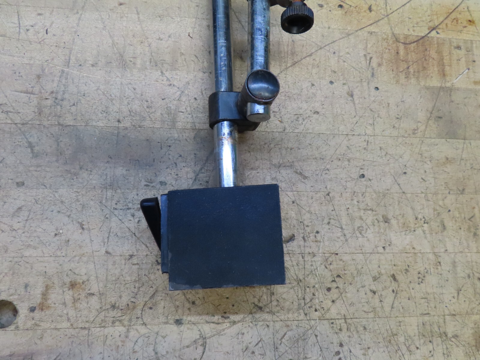 Taiwan on/off magnetic indicator base & fine adjust rods (@D63)