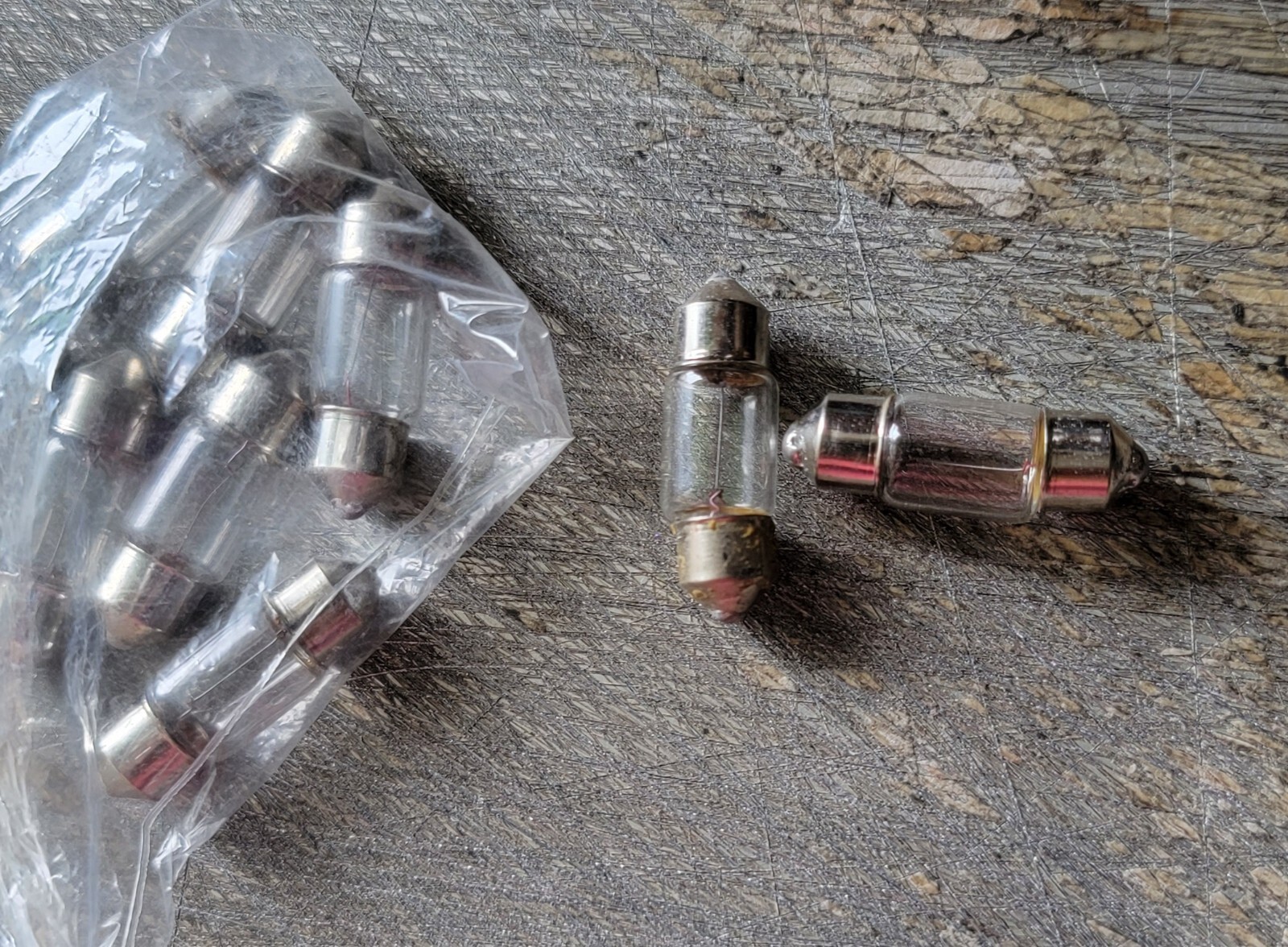 FESTOON 12V10W LIGHT BULB CLEAR 11X31MM (1 Box Of 10Pcs)