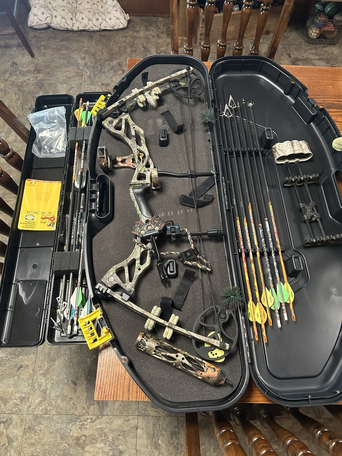 Compound Bow 40-45lb 24.5in Draw Camouflage w/ Plano Hard Case