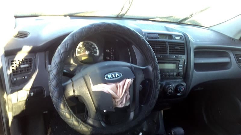Passenger Front Spindle/Knuckle ABS 4 Cylinder Fits 05-10 SPORTAGE 103663840