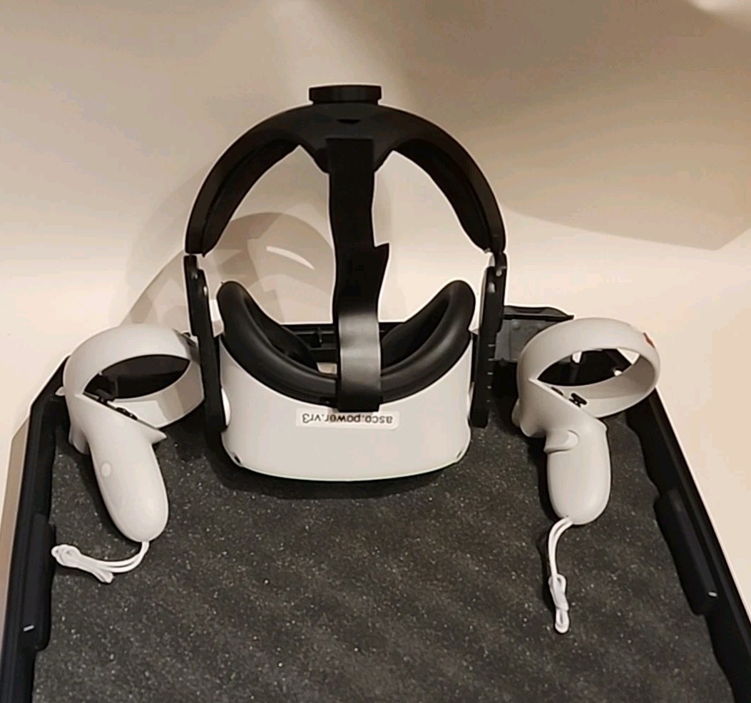VR Virtual Reality Headsets W/ Controllers And Case Free Shipping!!