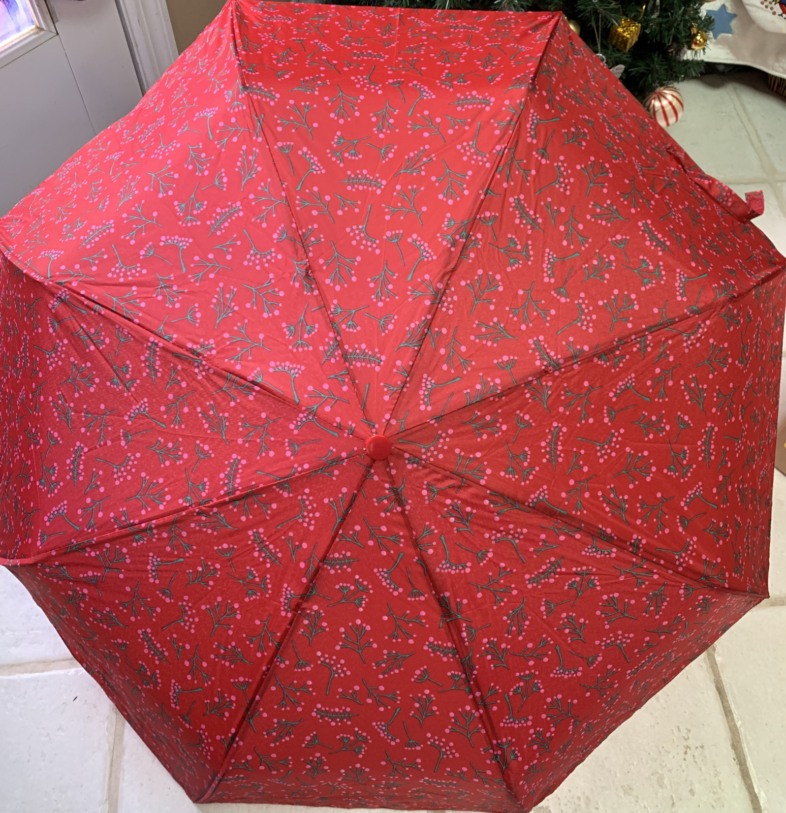 WOMENS COMPACT UMBRELLA  RED HOLIDAY BERRIES SUPER CUTE!!