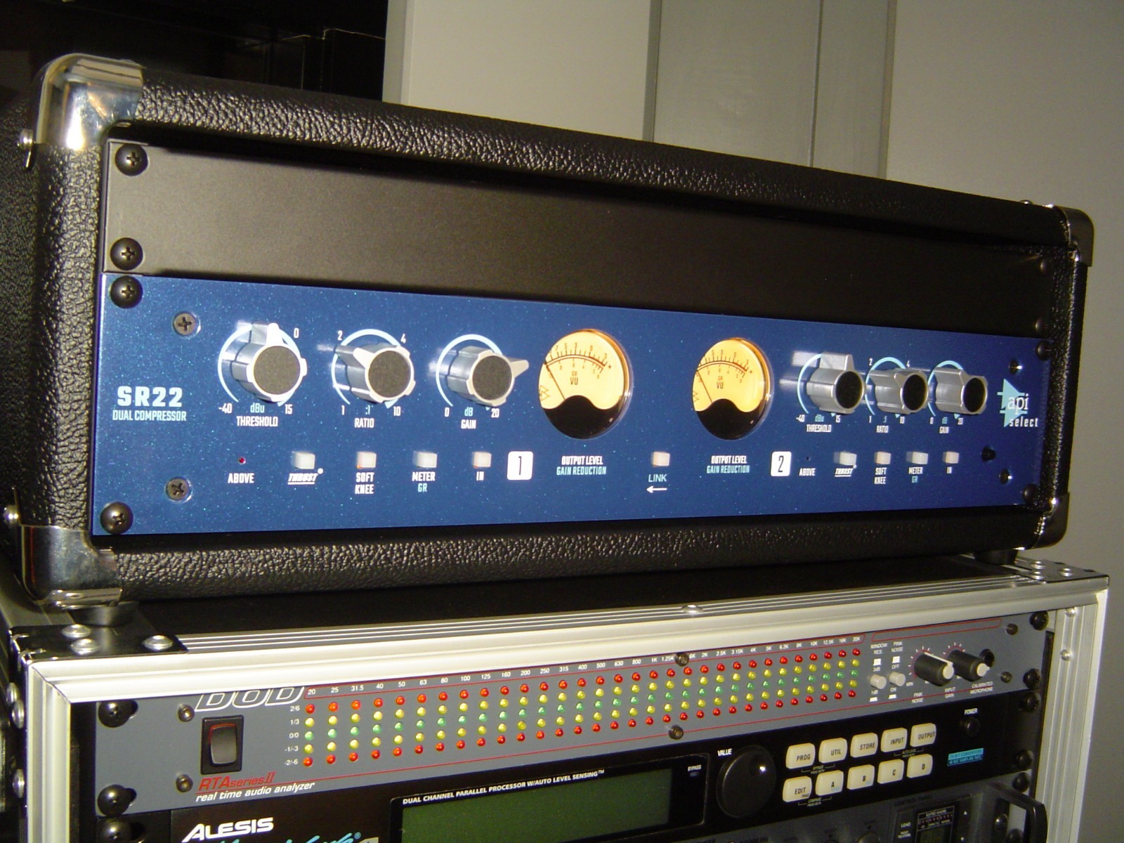 API SR22 Stereo Compressor (2 Channels) Automated Processes Inc. NICE TESTED