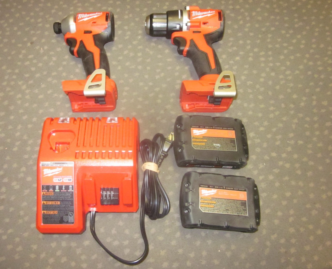 MILWAUKEE COMBO BRUSHLESS  3650-20 IMPACT 3601-20 DRILL 48-11-1820 BATTERIES CHA