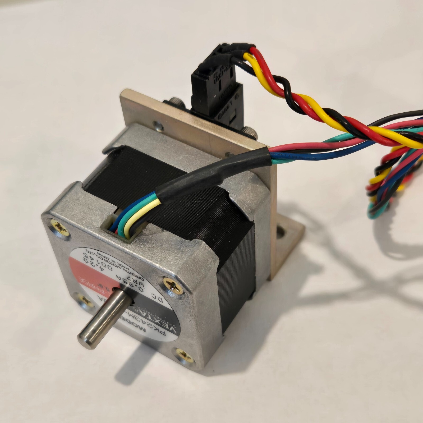 Vexta 2 Phase Stepping Motor  PK243M-01BA with Omron EE-SX472 Encoder