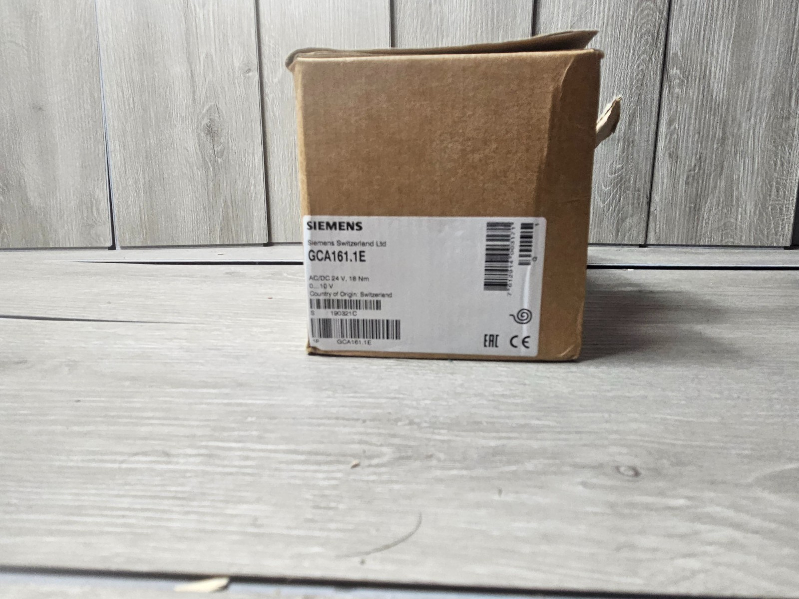 Siemens GCA161.1E Rotary Air Damper Actuator, AC/DC 24 V, DC 0...10 V, 18 Nm