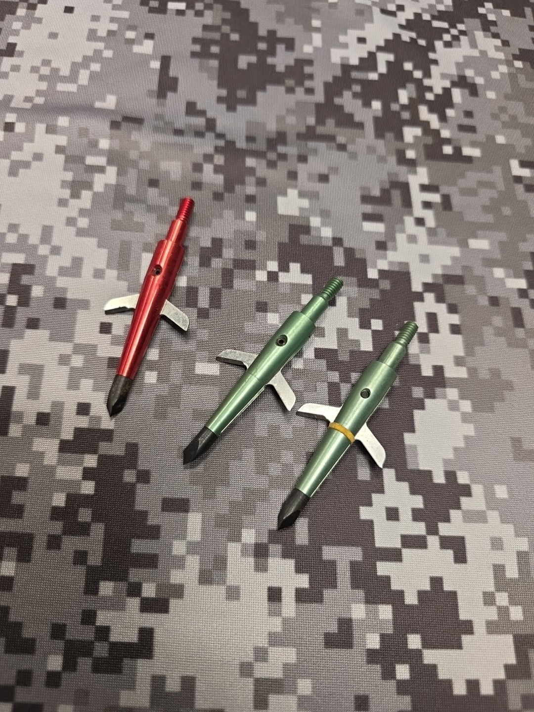 2 SWHACKER 100 GRAIN BROADHEADS 1 PRACTICE TIP SCREW IN BROADHEAD ARCHERY BOW