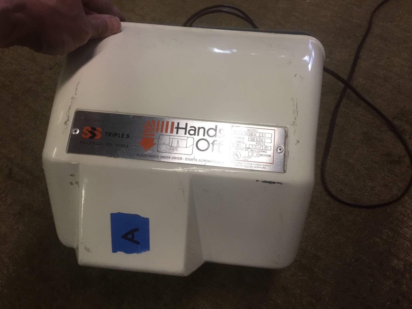 USED SSS HANDS OFF HAND DRYER MODEL HO-IL-IW 110     A
